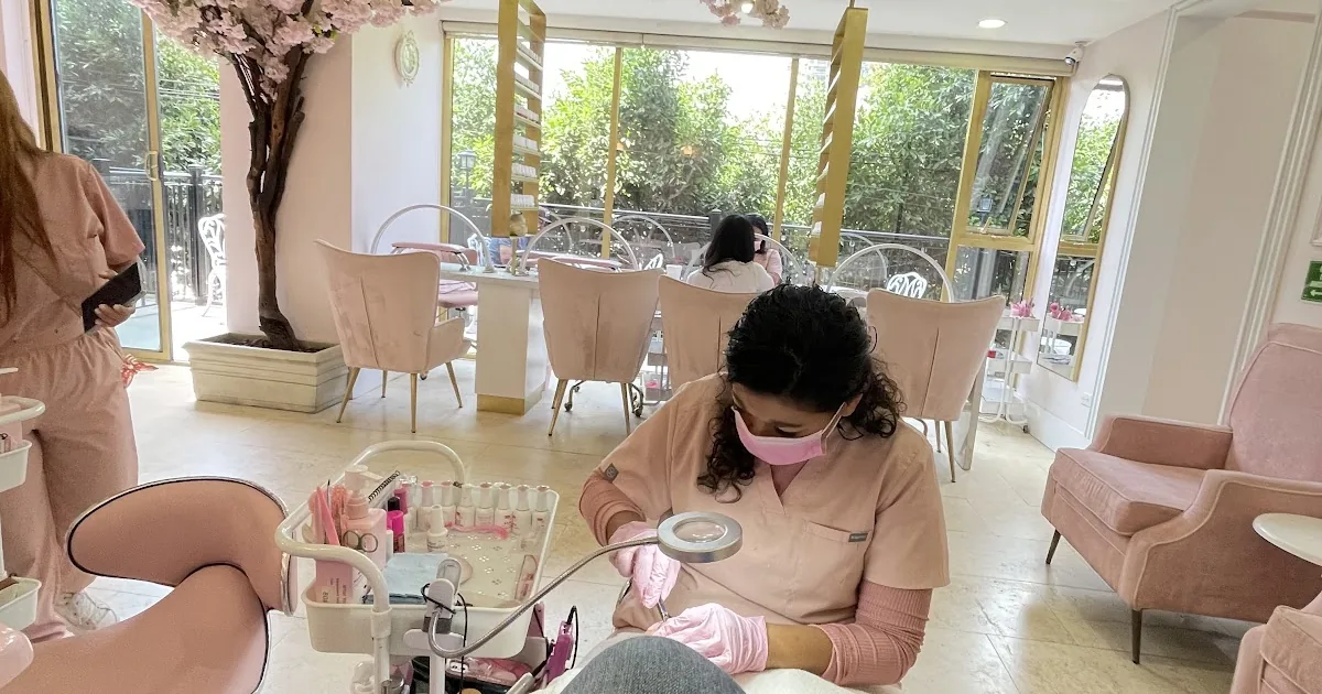 LE BEAUTÉ NAILS & LASHES EXTENSIONS