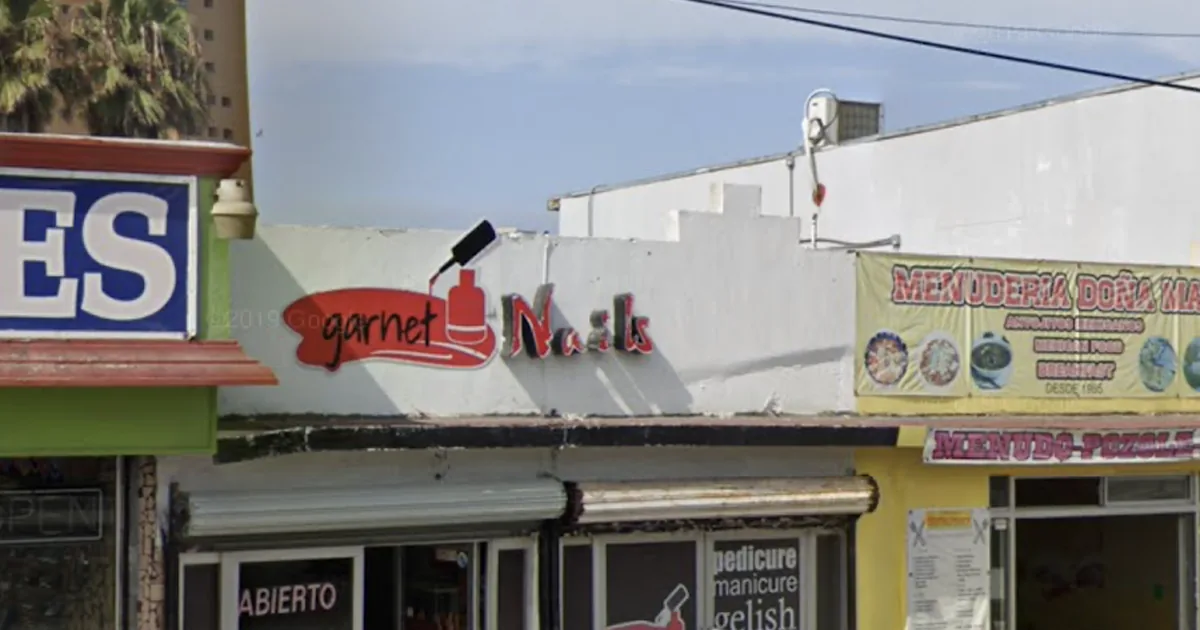 UÑAS GARNET