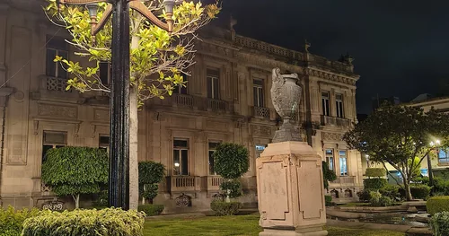 Plaza De La Mujer, negocios en San Luis Potosí, San Luis Potosí