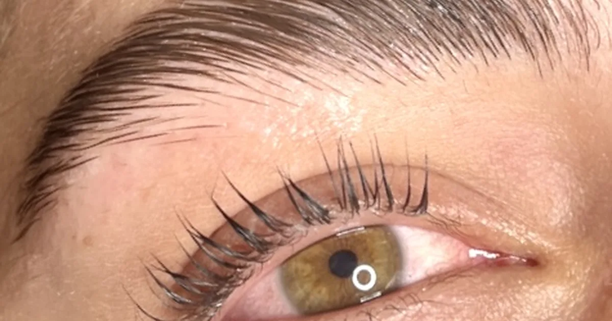 Extensiones de pestañas, cejas y depilación en Ciudad Obregón LUMAR