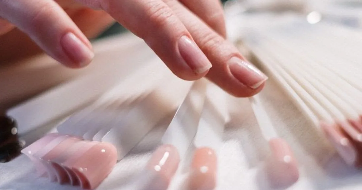 DEPILARTE nails.