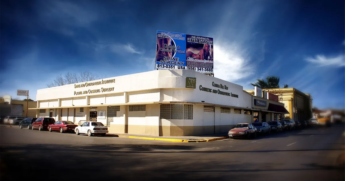Plastic Surgeon Dr. Franco Reyes Jácome【 Clinica del Rey 】