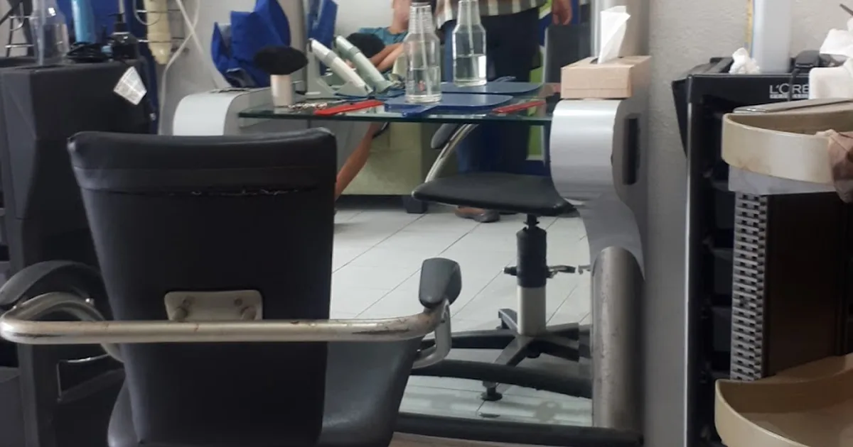 Alexandro Salon Unisex