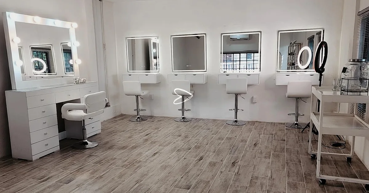 Karenina Salon