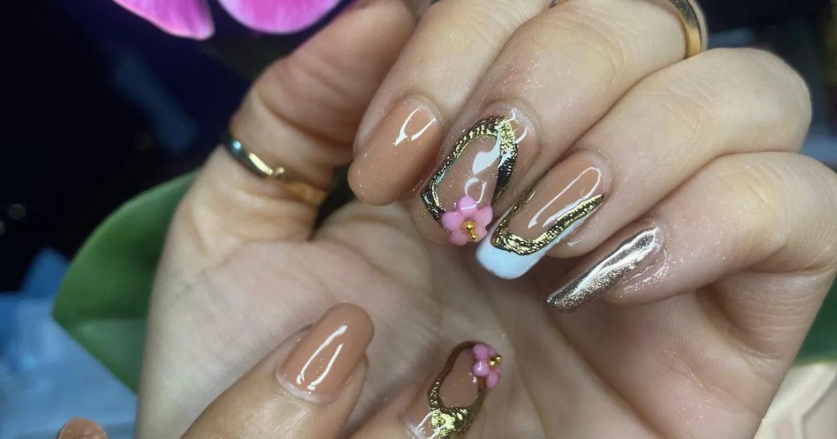 Lashes & Nails