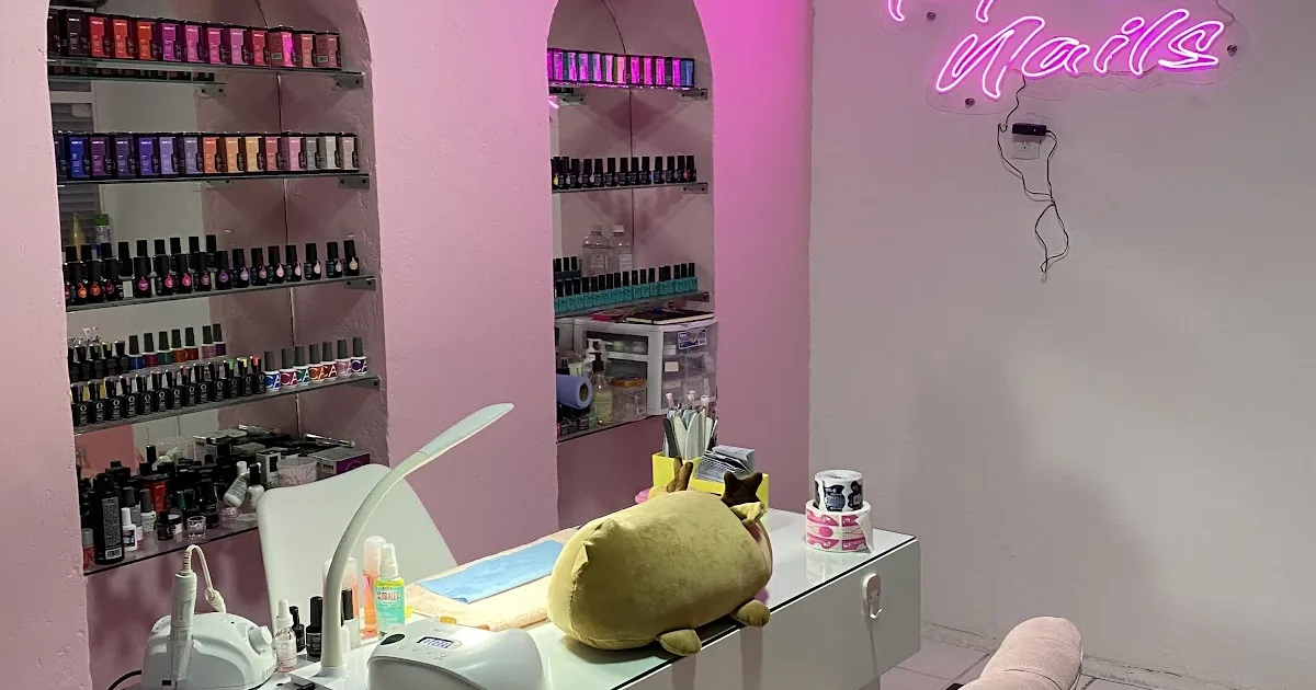 Pipiris Nails