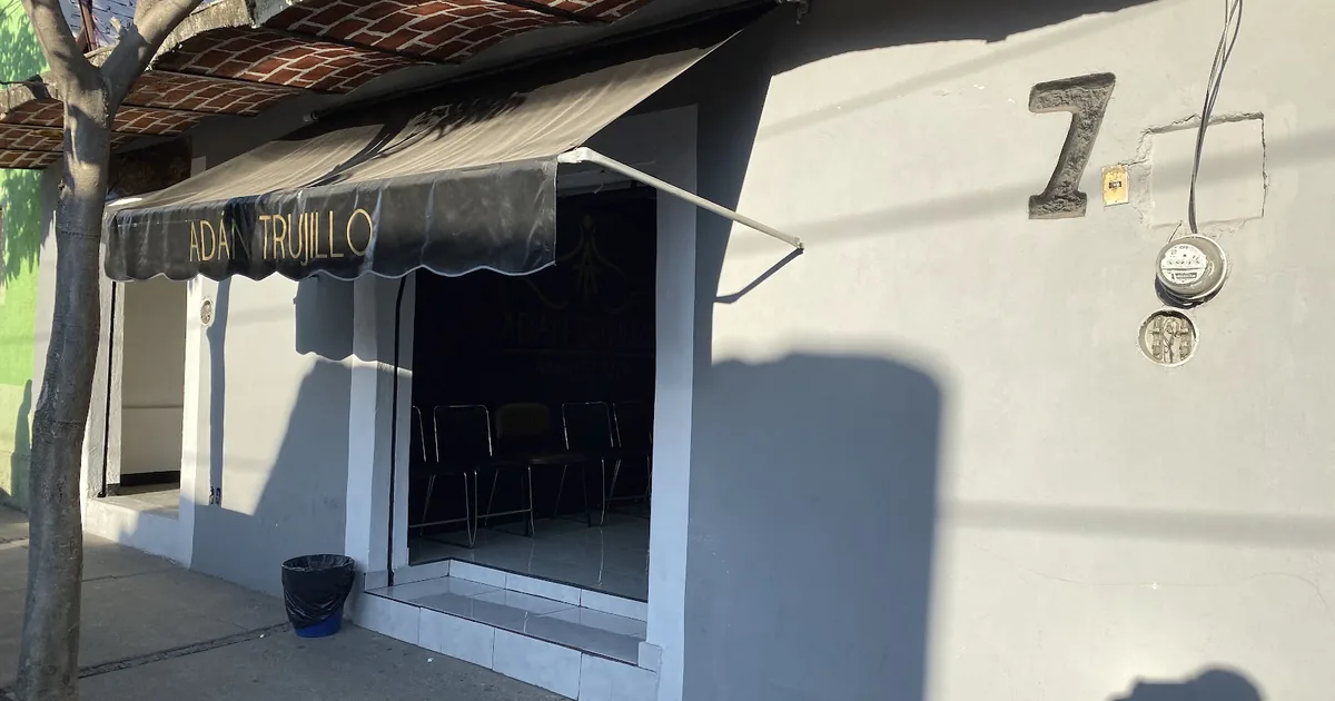 Adán Trujillo Makeup STUDIO