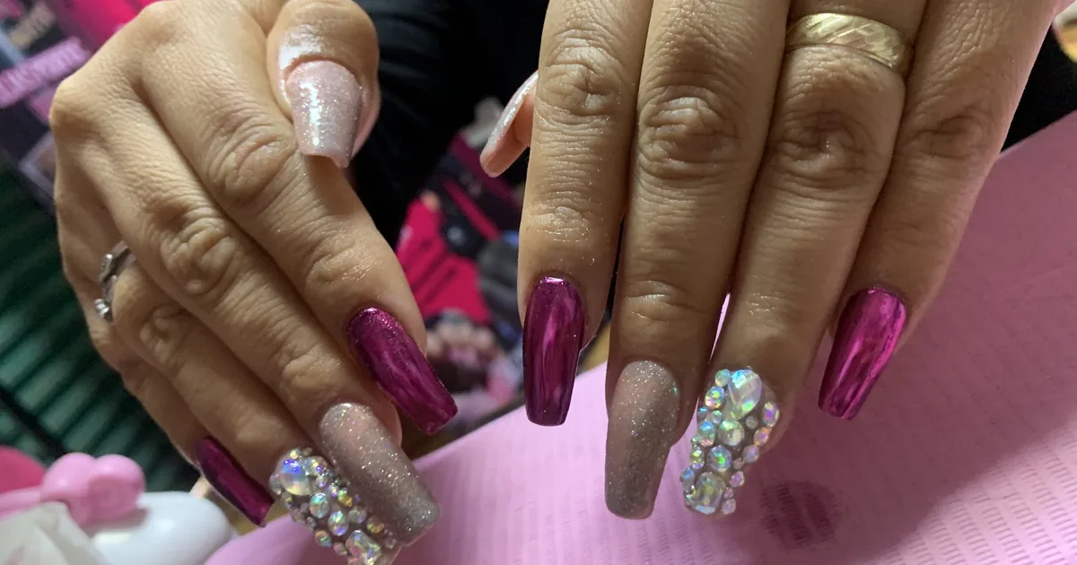Las Bratz Cursos y Extensiones de cabello – Uñas – Pestañas – Barbería & Spa