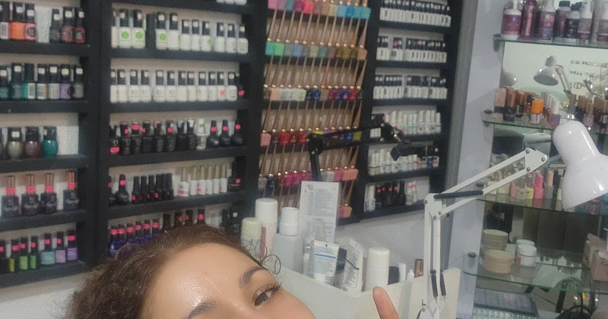 Dinux, Uñas – Pestañas – Depilación – Masajes – Faciales