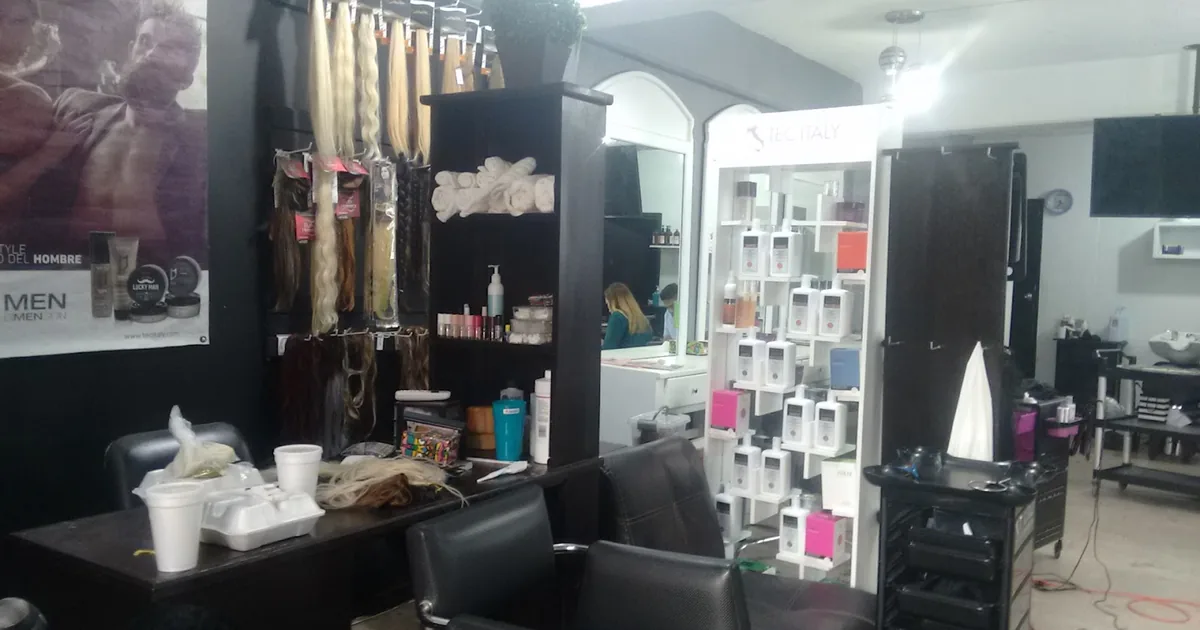 Rosi Uriostegui salon