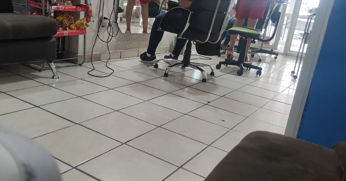 Color & Tijeras Estetica Unisex