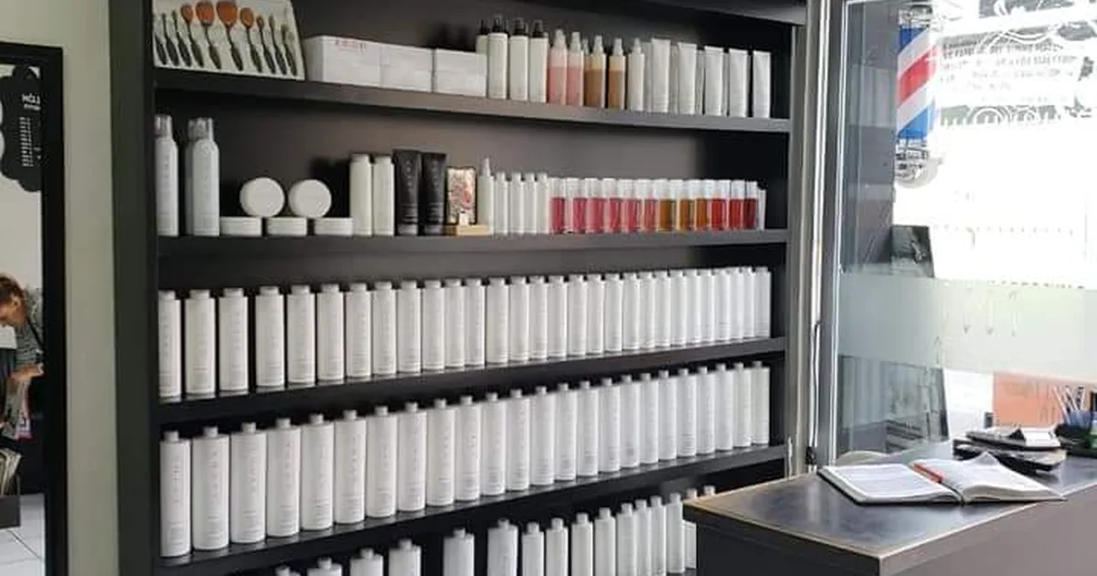 Mario Mora salon