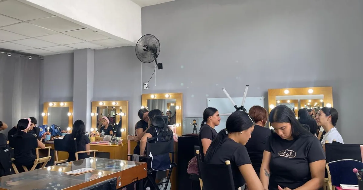 Academia De Belleza Ideal