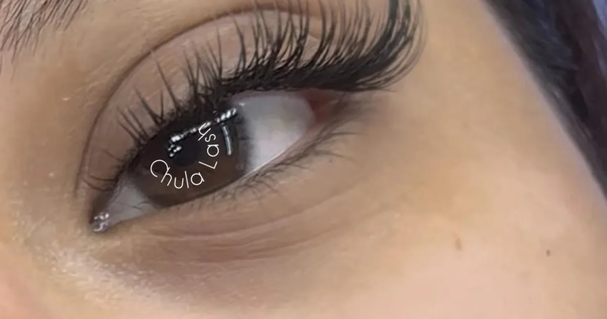 Glow studio ( Chula Lahs / micro Yen Brows)