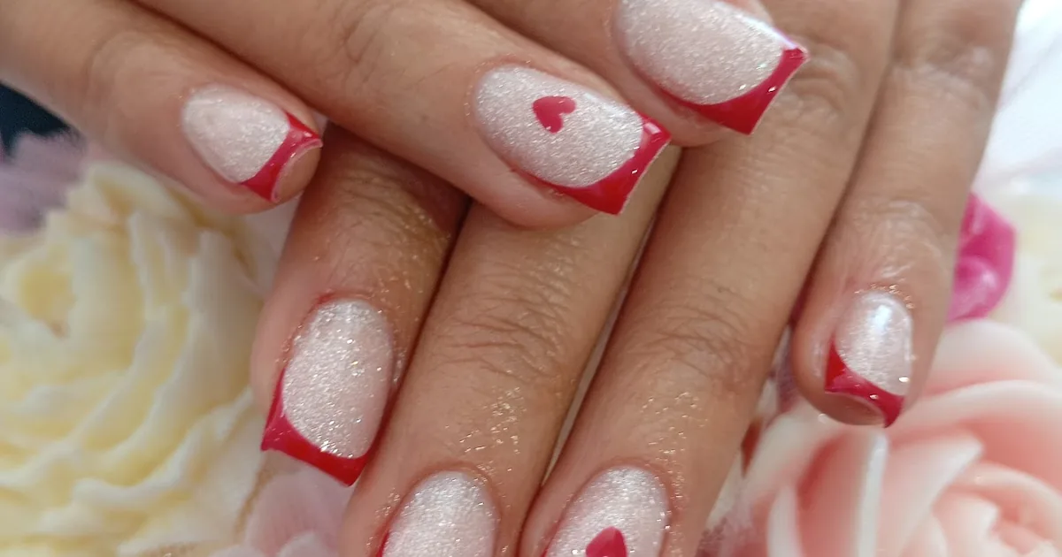 Salon Blossom Glow – Uñas y cortes