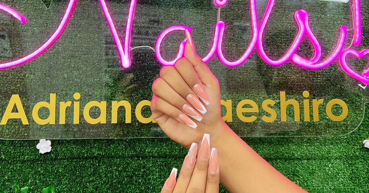 Uñas Adriana Maeshiro