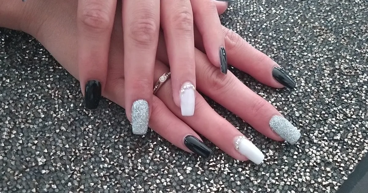 Monserrat Rosas salon makeup nails